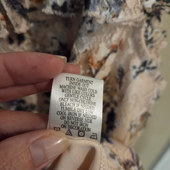 Almost Famous Floral Lace Ruffle Keyhole Button Mock neck Blouse Top Sz Medium - Picture 6 of 7